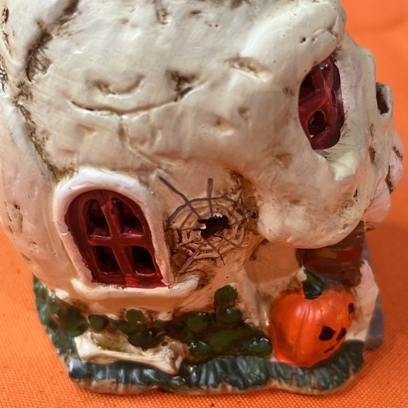 White and Red Skull Decor - Picture 6 of 14